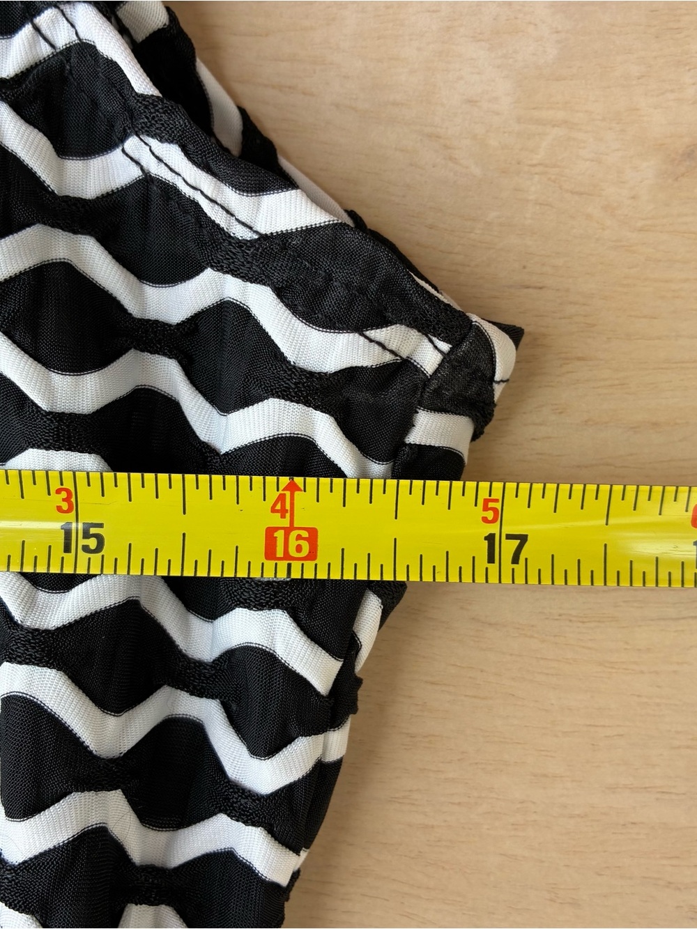 Frank Lyman Design Black & White Sleeveless Cowl Neck Top Size 8 Geometric AOP - Picture 5 of 5
